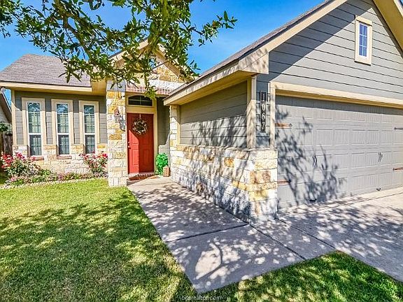 2nd image of 1067 Venice Dr