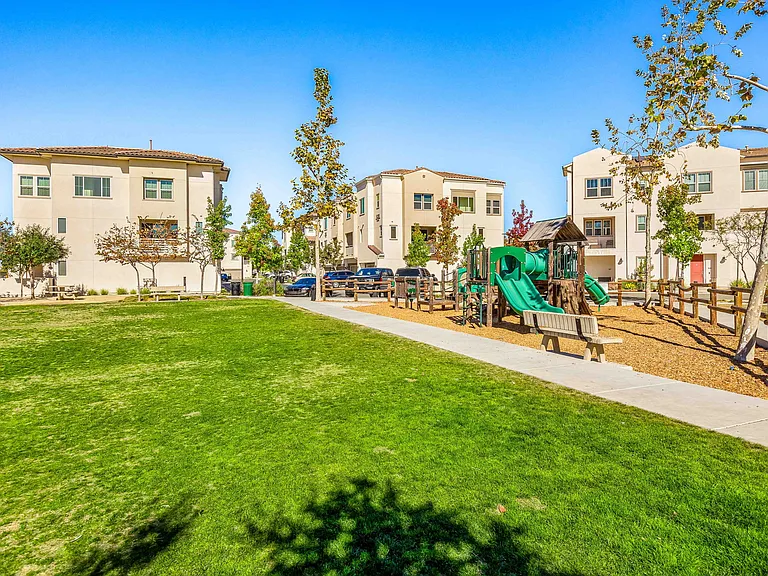 5224 Beachfront Cove St — Photo 32