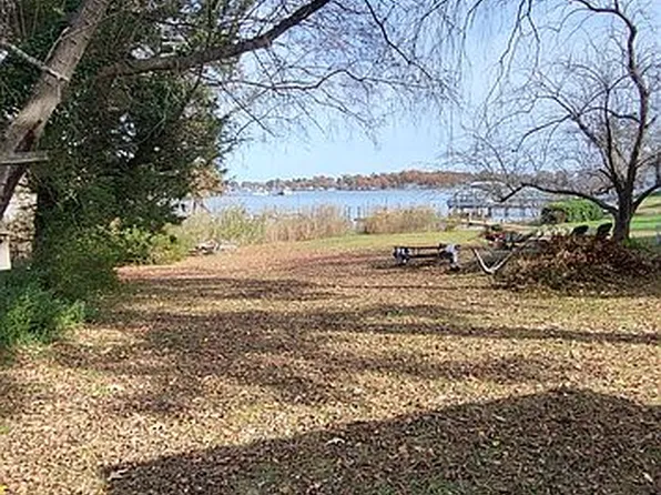 1206 Shore Dr, Colonial Beach, VA 22443