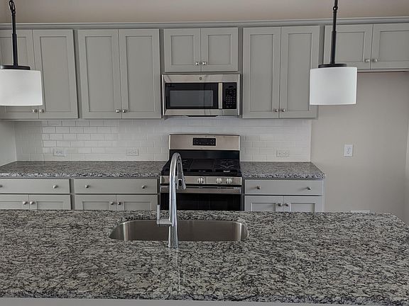 5th image of 802 Laurel Gate Dr