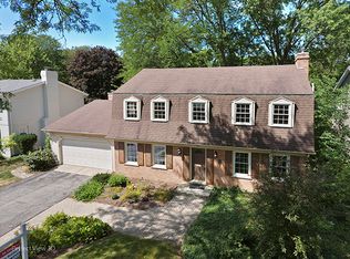 90 Joyce Ct, Glen Ellyn, IL