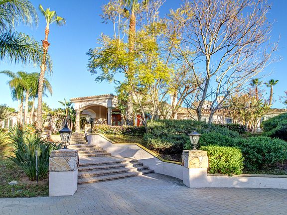 2nd image of 13705 Paseo De Las Cumbres