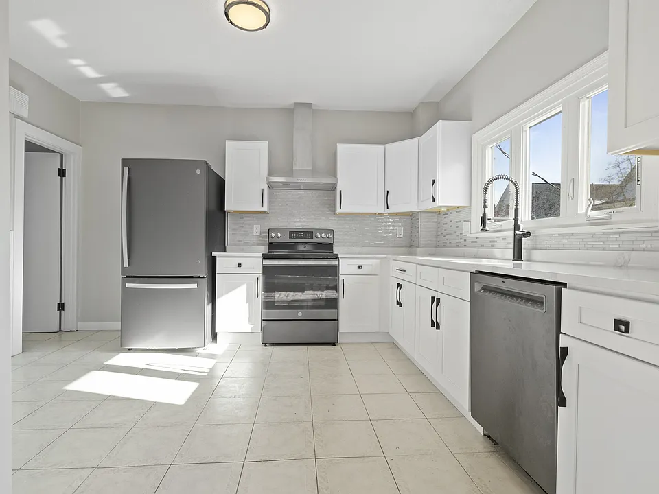 42 William St #3