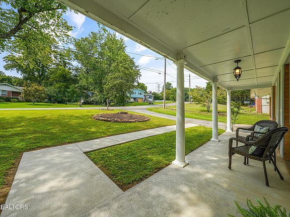 3rd image of 103 Iona Cir