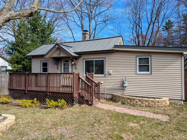 1216 Waldo St, Marquette, MI 49855