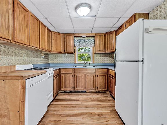 5th image of 40 Lakeview Boulevard