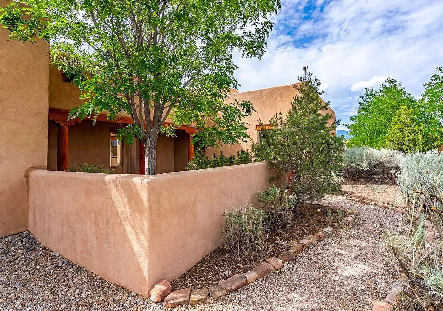 Tranquil Oasis in Taos — Photo 3