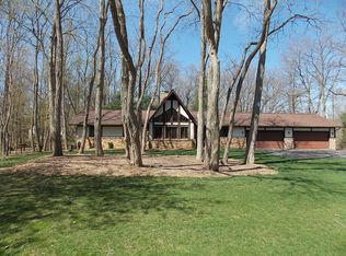 9340 Lake Crest Dr, Whitmore Lake, MI 48189