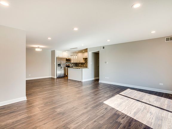 4th image of 9420 Greenbriar Dr APT 3B