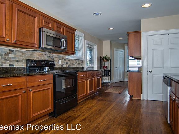 3rd image of 2805 Linwood Ave