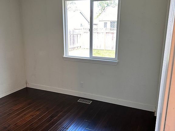 2nd image of 1215 Laurel Ct #1215