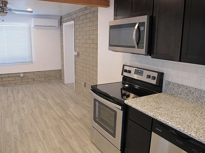 1122 E Water St — Photo 7
