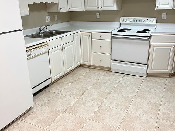 5th image of 2700 Chandon Pl