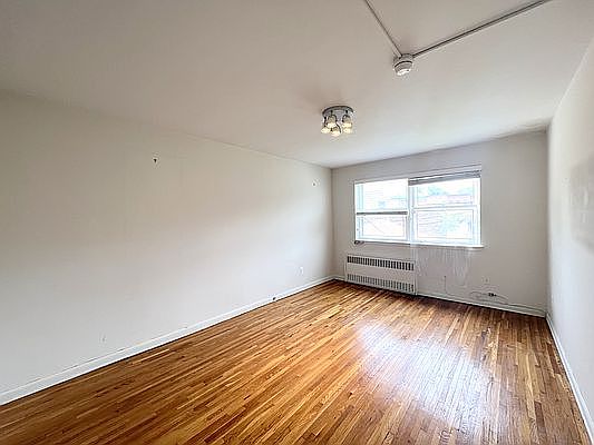 5th image of 461 E 9th St Floor 2