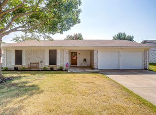 208 Matthew Dr, Crowley, TX 76036
