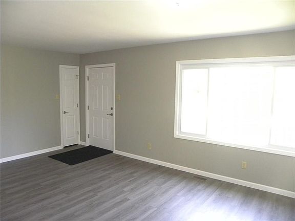 2nd image of 570 N Tuck A Way Ridge Dr