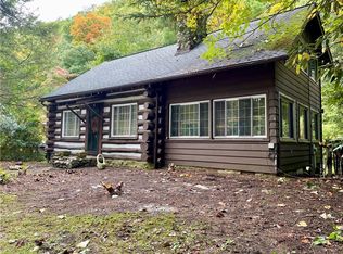 7 State Rd, Laughlintown, PA 15655