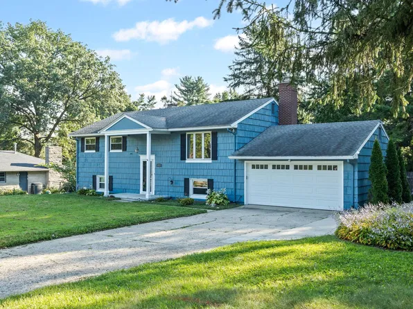 202 Blueberry Ln, West Lafayette, IN 47906