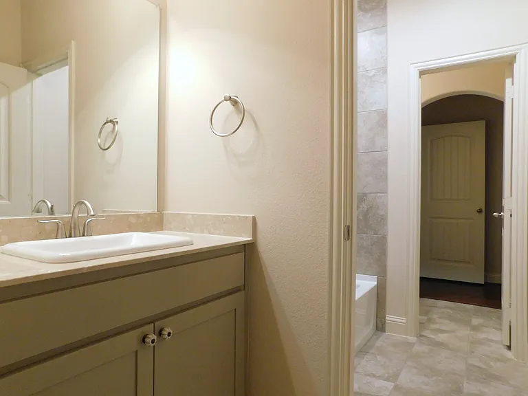 1704 Serra Dr — Photo 24