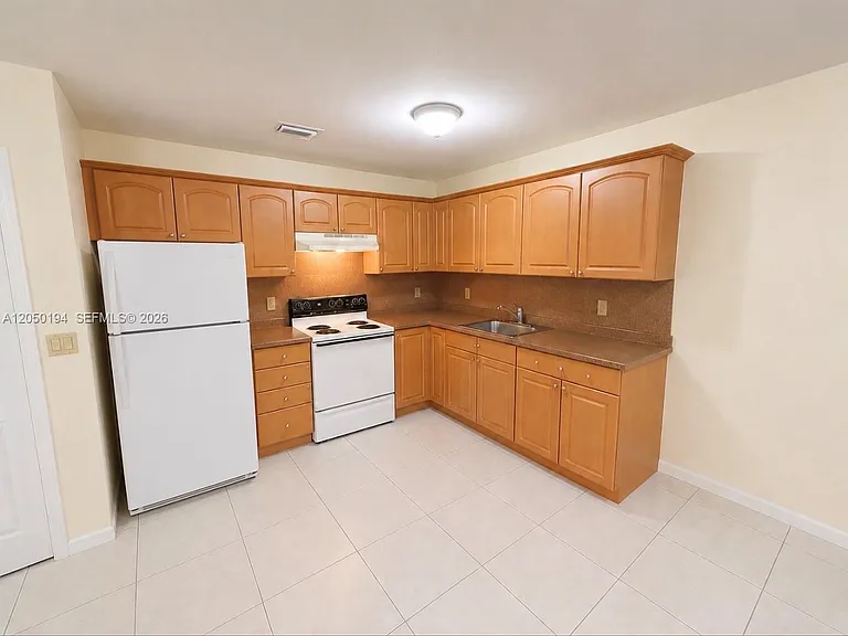 2227 Monroe St #6 — Photo 5
