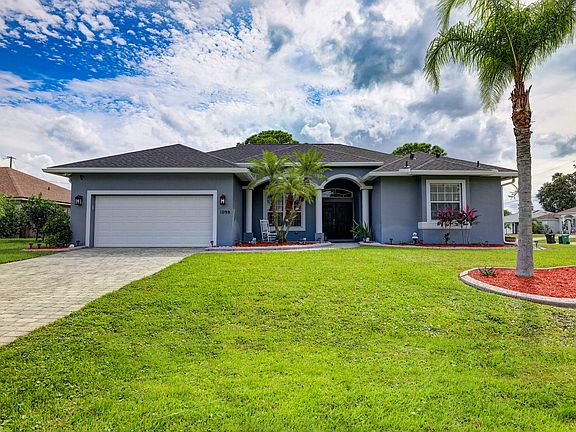 3rd image of 1098 SW Mantilla Avenue