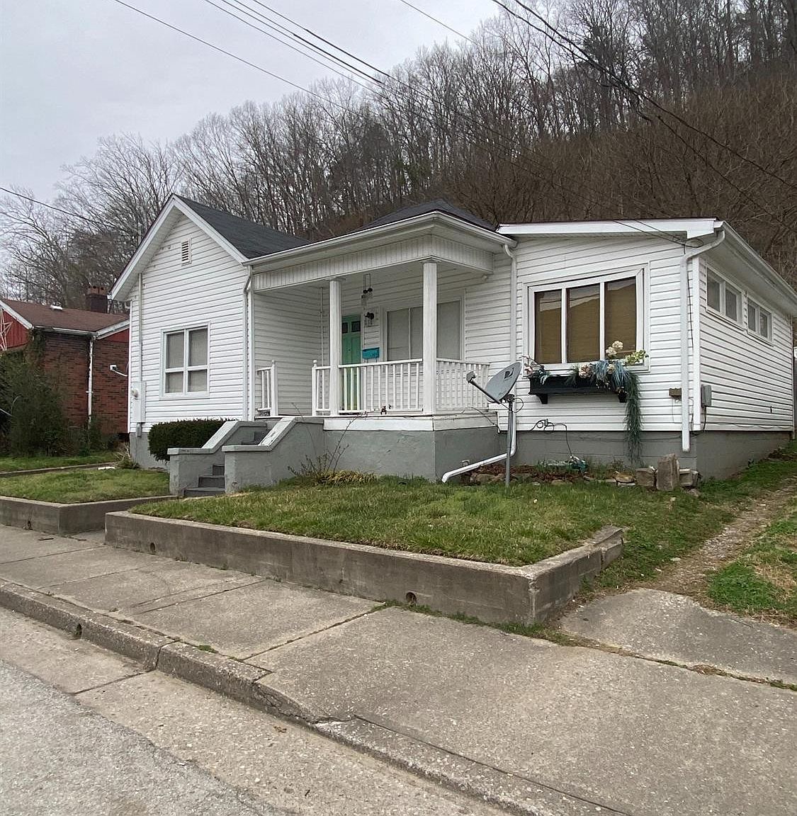 348 E Main St, Hazard, KY 41701 Zillow