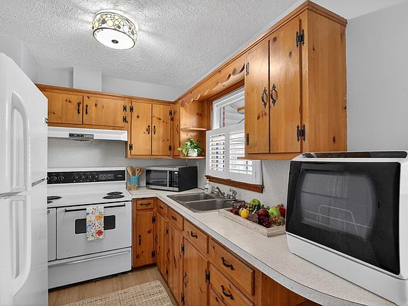 3rd image of 2412 Lynch Mill Rd