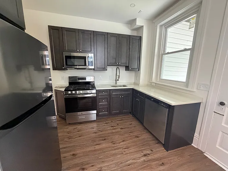 524 Fiot St — Photo 5