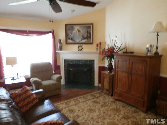 3rd image of 433 Triple Crown Cir