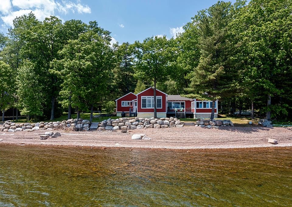 1st image of 637 Corlear Dr