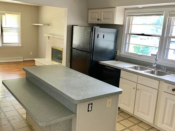 5th image of 2101 W Hillsdale St