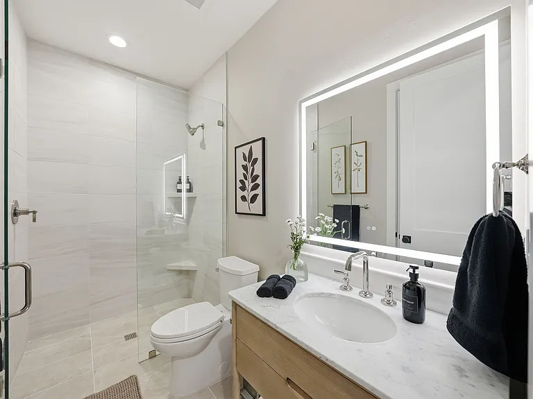 330 NE Quimby Ave #2 — Photo 25