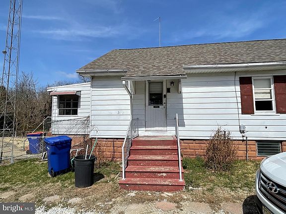 5th image of 404 Manor Ave
