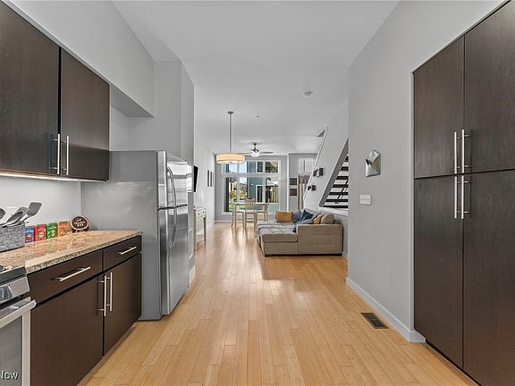 4th image of 1565 E 118th St APT C