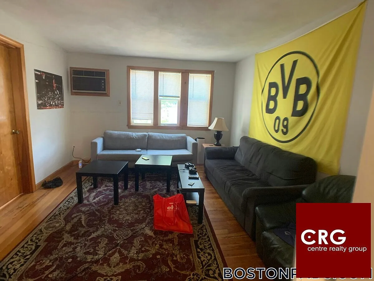 6 bed, 2.0 bath, 1000 sqft, $7,800 — Photo 2