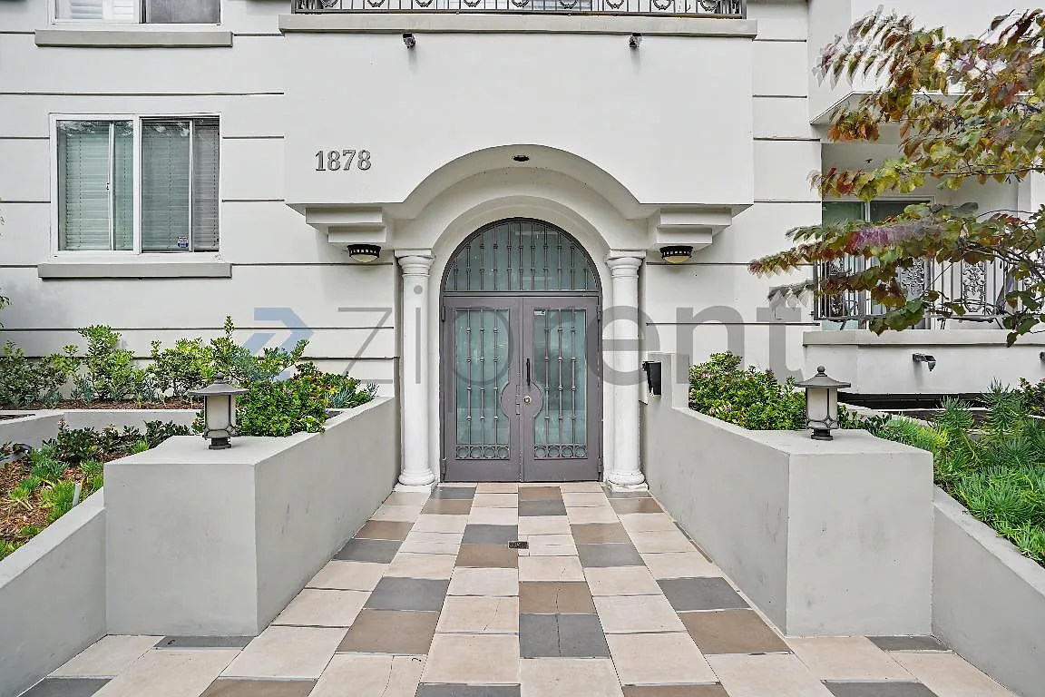 3 bed, 2.5 bath, 1640 sqft, $5,195 — Photo 1