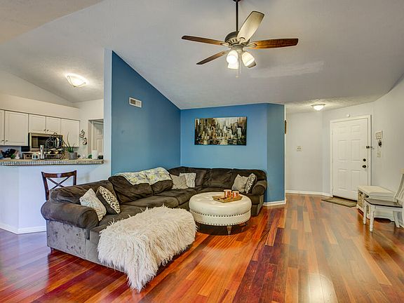 5th image of 2097 Clareglen Ct Unit 302