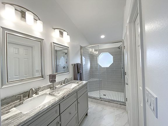 4th image of 2970 Saint James Ln