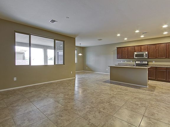 Open-concept Floor Plan