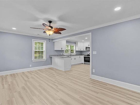 4th image of 524 Ashburn St