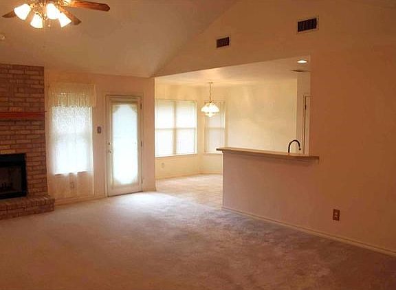4th image of 1507 Century Oaks Dr