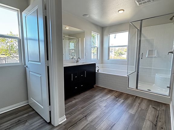 5th image of 1423 Prairie Rose Ln
