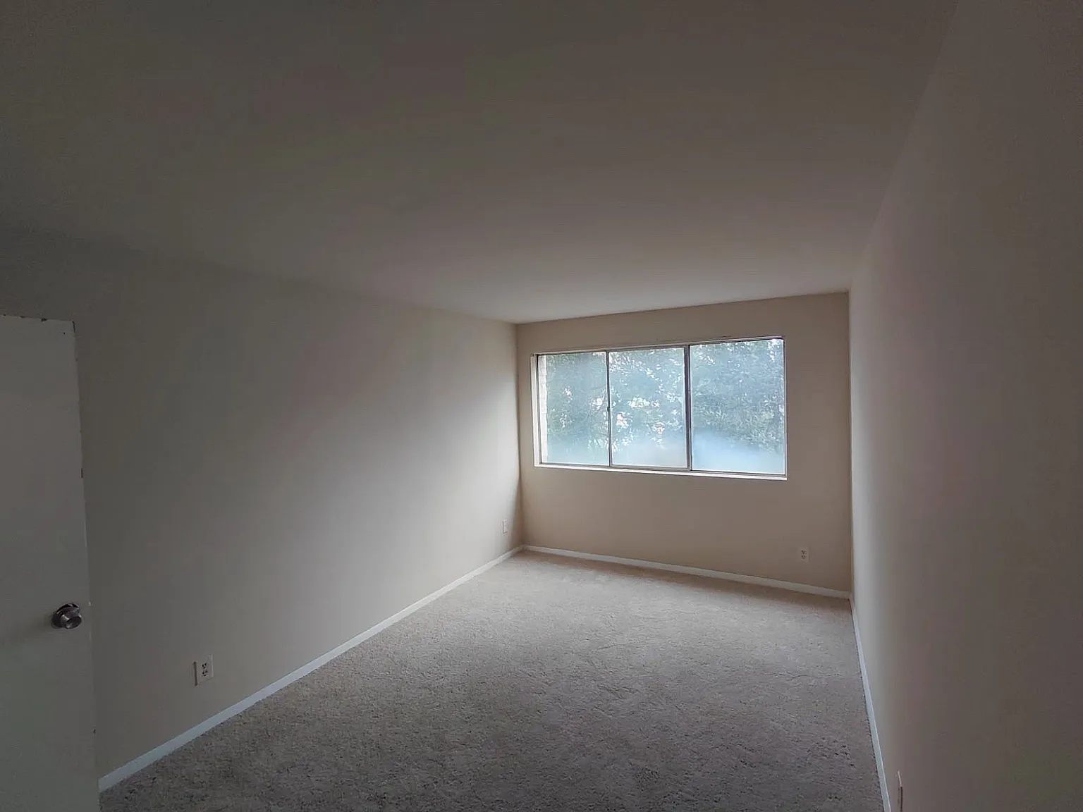 2 bed, 900 sqft, $2,000 — Photo 4