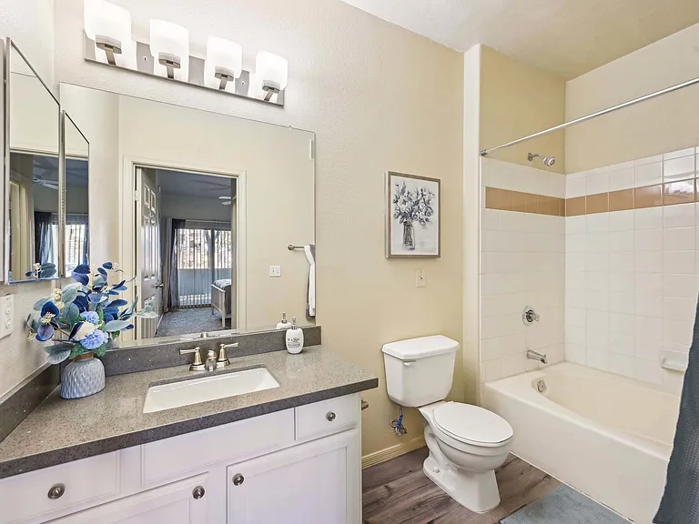 C1D Main bathroom