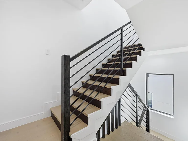4635 Manett St #101 — Photo 27