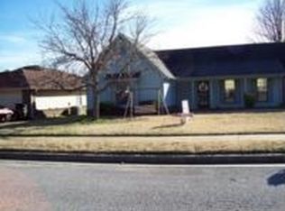 885 Autumn Woods Cv, Southaven, MS 38671