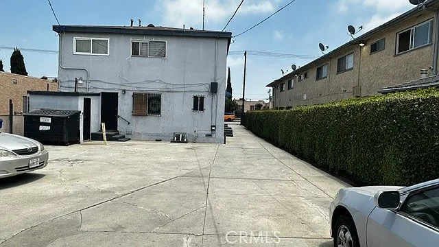 12 bed, 1200 sqft, $2,500 — Photo 4