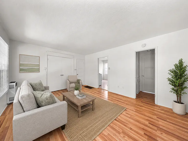 2919-2925 Theresa St — Photo 5