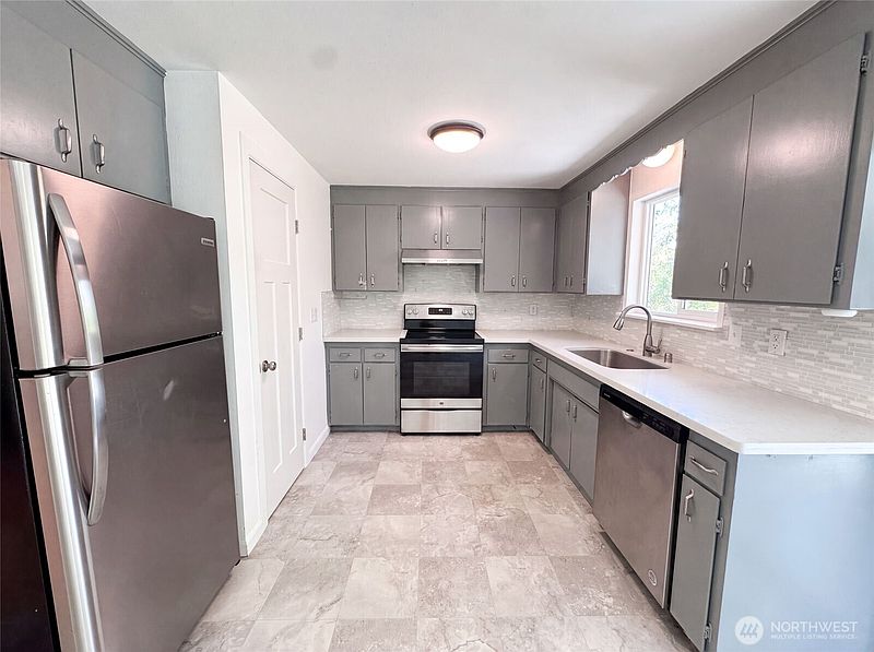 2nd image of 712 141st Street E