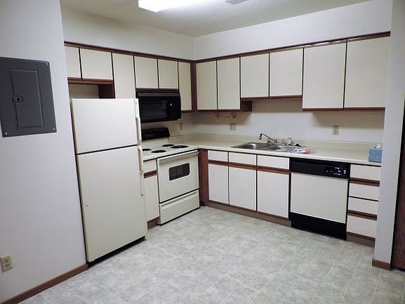 5th image of 450-472 Peterson St #460